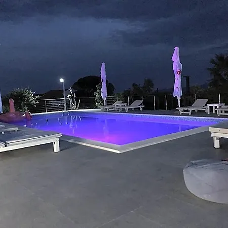 Dela Hotel