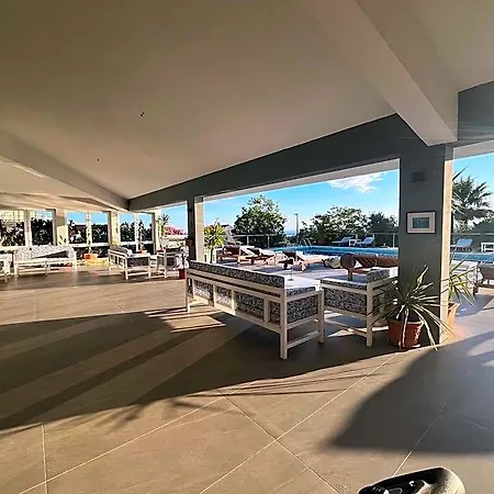 Dela Hotel
